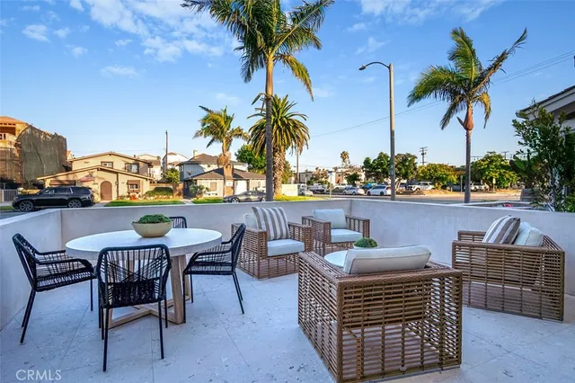 $3,095,000 | 505 17th Street, Huntington Beach, CA 92648