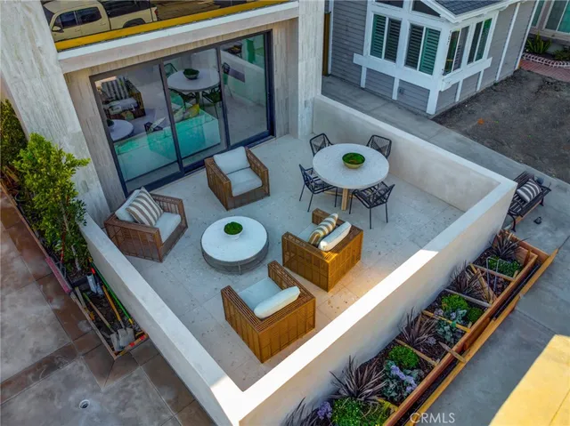 $3,095,000 | 505 17th Street, Huntington Beach, CA 92648