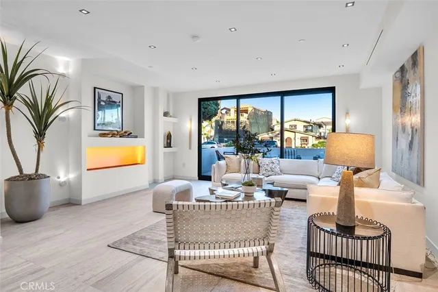 $3,095,000 | 505 17th Street, Huntington Beach, CA 92648