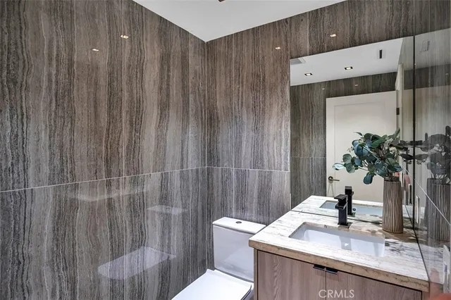 $3,095,000 | 505 17th Street, Huntington Beach, CA 92648