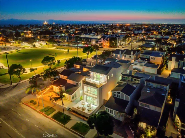 $3,095,000 | 505 17th Street, Huntington Beach, CA 92648