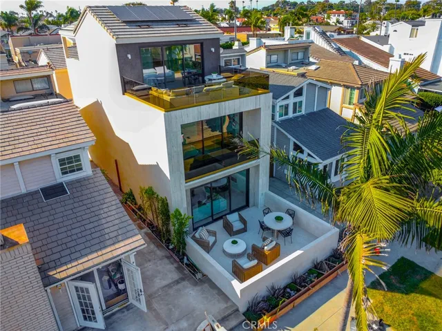 $3,095,000 | 505 17th Street, Huntington Beach, CA 92648