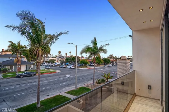 $3,095,000 | 505 17th Street, Huntington Beach, CA 92648