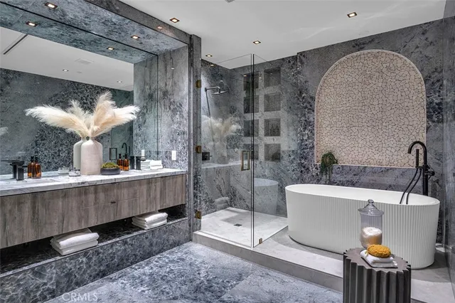 $3,095,000 | 505 17th Street, Huntington Beach, CA 92648