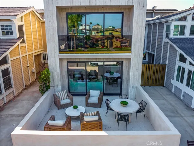$3,095,000 | 505 17th Street, Huntington Beach, CA 92648