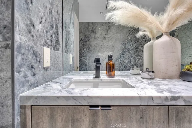 $3,095,000 | 505 17th Street, Huntington Beach, CA 92648