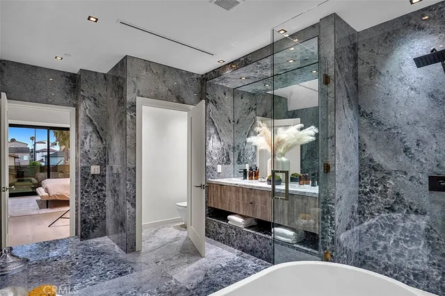 $3,095,000 | 505 17th Street, Huntington Beach, CA 92648