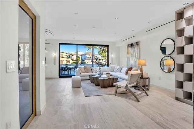 $3,095,000 | 505 17th Street, Huntington Beach, CA 92648