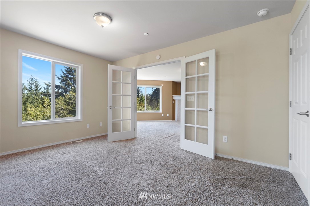 3129 Walker Road DuPont, WA 98327 - Photo 31 of 33 an empty room with windows