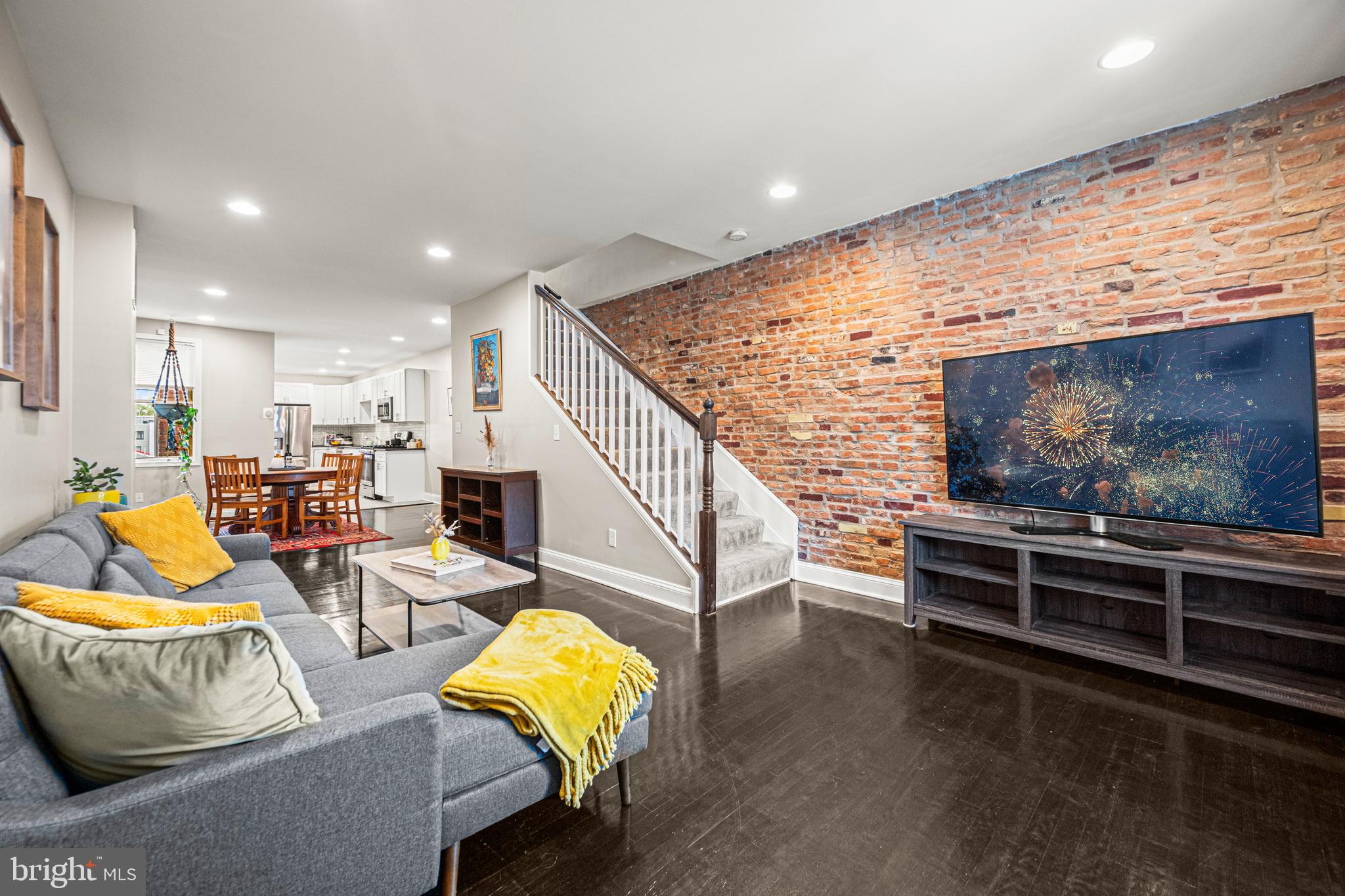 3910 Falls Road Baltimore, MD 21211 - Photo 1 of 40 Living Room