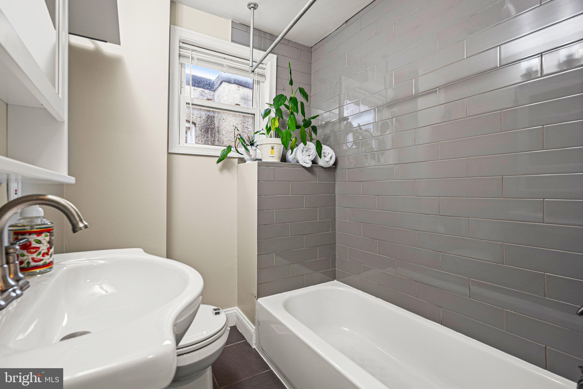 3910 Falls Road Baltimore, MD 21211 - Photo 19 of 40 Full Hall Bath