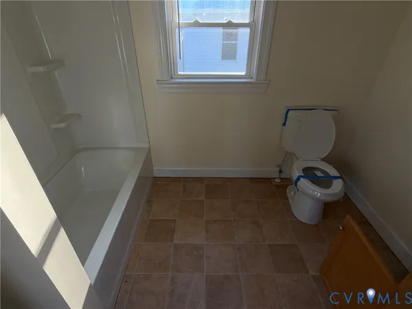 $336,000 | 113 West Main Street, Wakefield, VA 23888