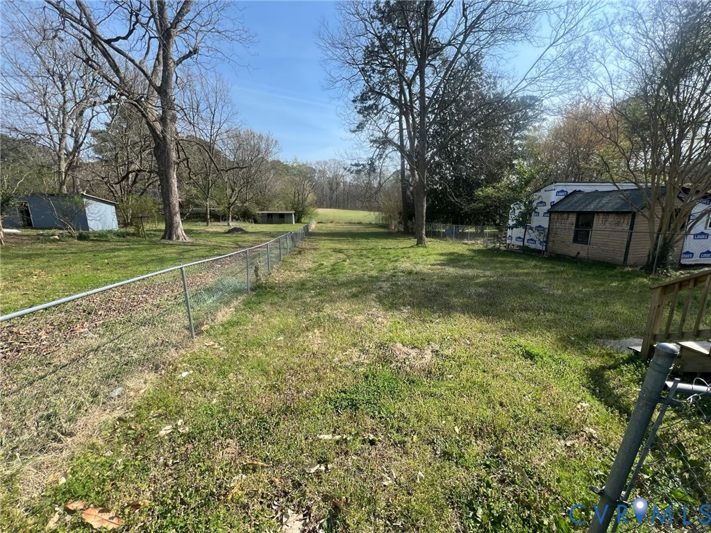 113 West Main Street Wakefield, VA 23888 - Photo 19 of 19 a view of a garden with basketball court