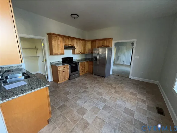 $336,000 | 113 West Main Street, Wakefield, VA 23888