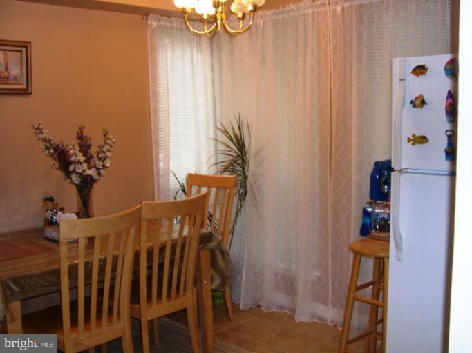 11200 Chestnut Grove Square, Unit 11200 Reston, VA 20190 - Photo 2 of 26 Kitchen