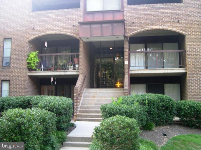 11200 Chestnut Grove Square, Unit 11200 Reston, VA 20190 - Photo 14 of 26 Exterior (Front)