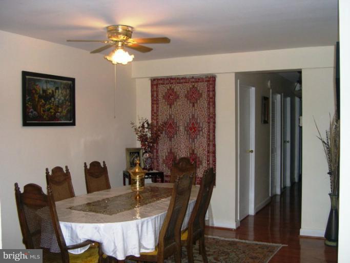 11200 Chestnut Grove Square, Unit 11200 Reston, VA 20190 - Photo 16 of 26 Dining Room