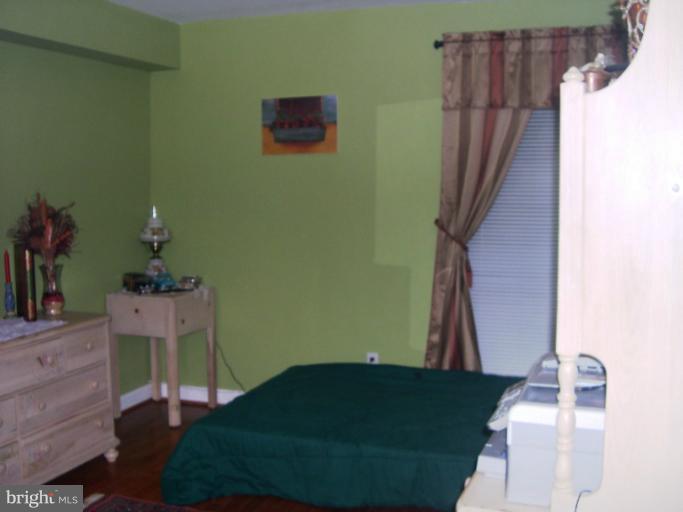 11200 Chestnut Grove Square, Unit 11200 Reston, VA 20190 - Photo 18 of 26 Bedroom