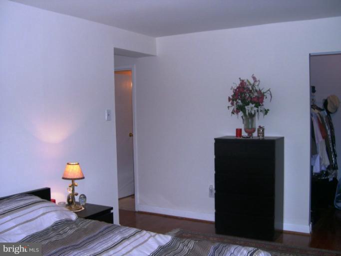 11200 Chestnut Grove Square, Unit 11200 Reston, VA 20190 - Photo 22 of 26 Bedroom