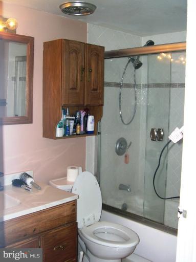 11200 Chestnut Grove Square, Unit 11200 Reston, VA 20190 - Photo 24 of 26 Bath