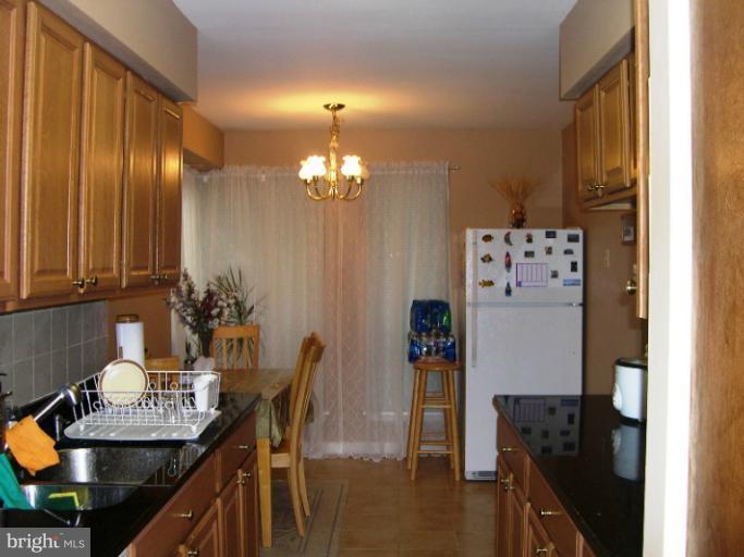 11200 Chestnut Grove Square, Unit 11200 Reston, VA 20190 - Photo 8 of 26 Kitchen