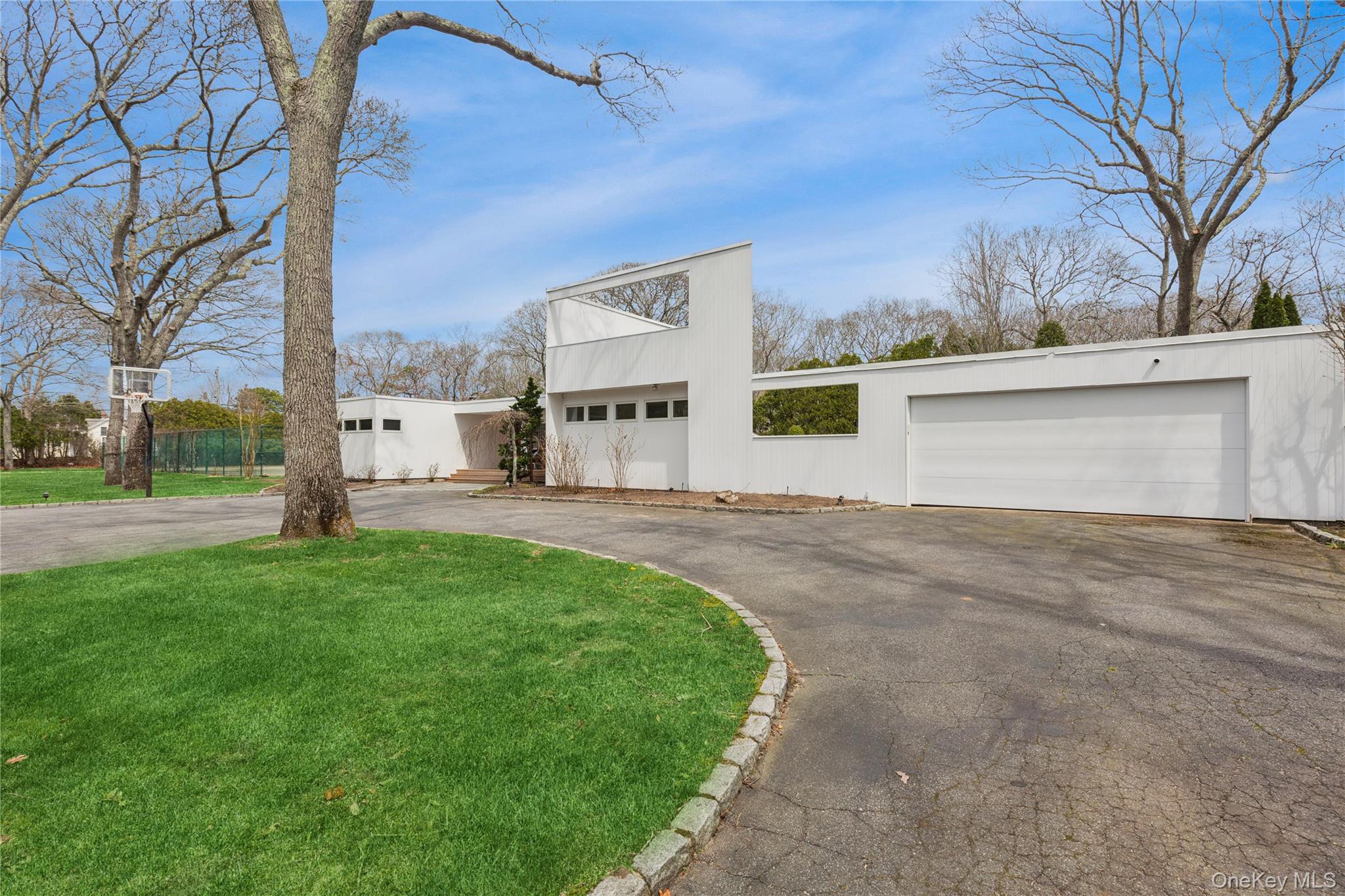 2 Acorn Path Quogue, NY 11959 - Photo 2 of 16 Contemporary architecture