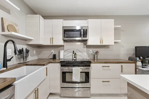 $1,600 | 215 Live Oak Avenue East, Unit A, DeFuniak Springs, FL 32435