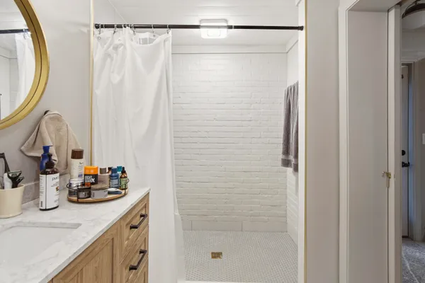 $1,600 | 215 Live Oak Avenue East, Unit A, DeFuniak Springs, FL 32435