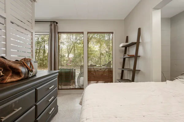 $1,600 | 215 Live Oak Avenue East, Unit A, DeFuniak Springs, FL 32435