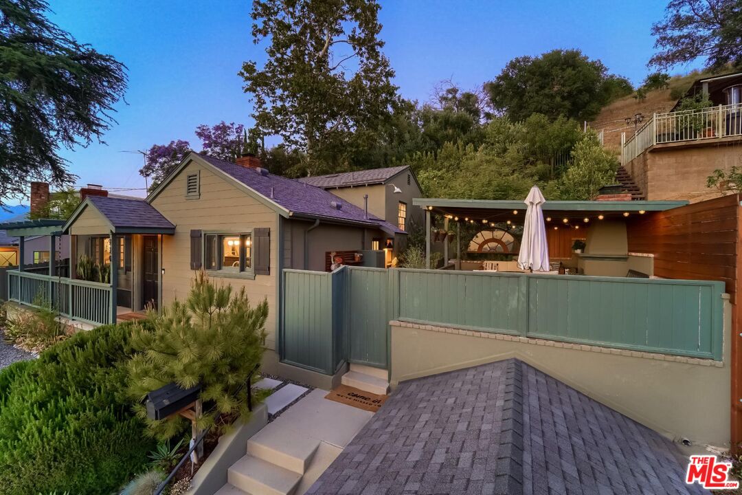 920 Highline Road Glendale, CA 91205 - Photo 4 of 49 a view of a house with a yard