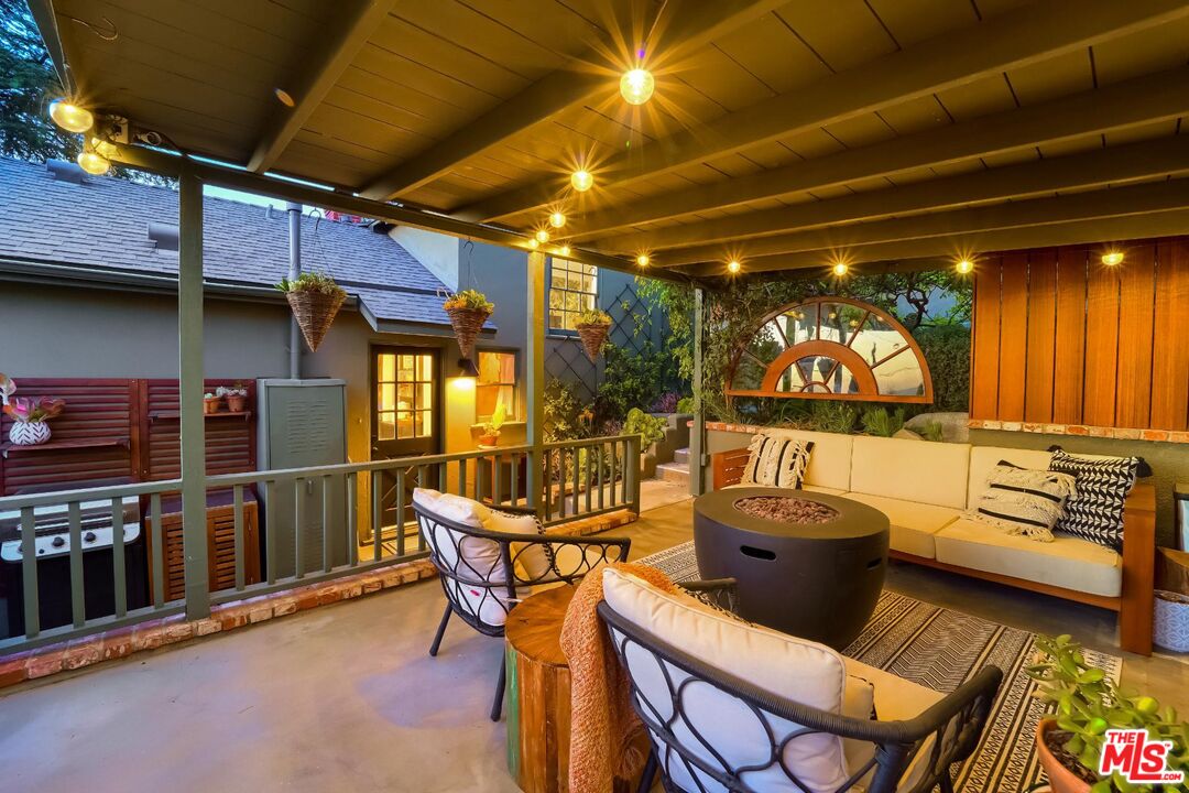 920 Highline Road Glendale, CA 91205 - Photo 42 of 49 a view of a chairs and tables in patio