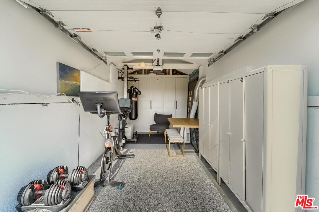 920 Highline Road Glendale, CA 91205 - Photo 49 of 49 a view of a room with gym equipment