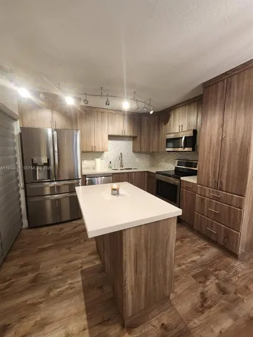 $2,600 | Jacaranda, Plantation, FL 33324