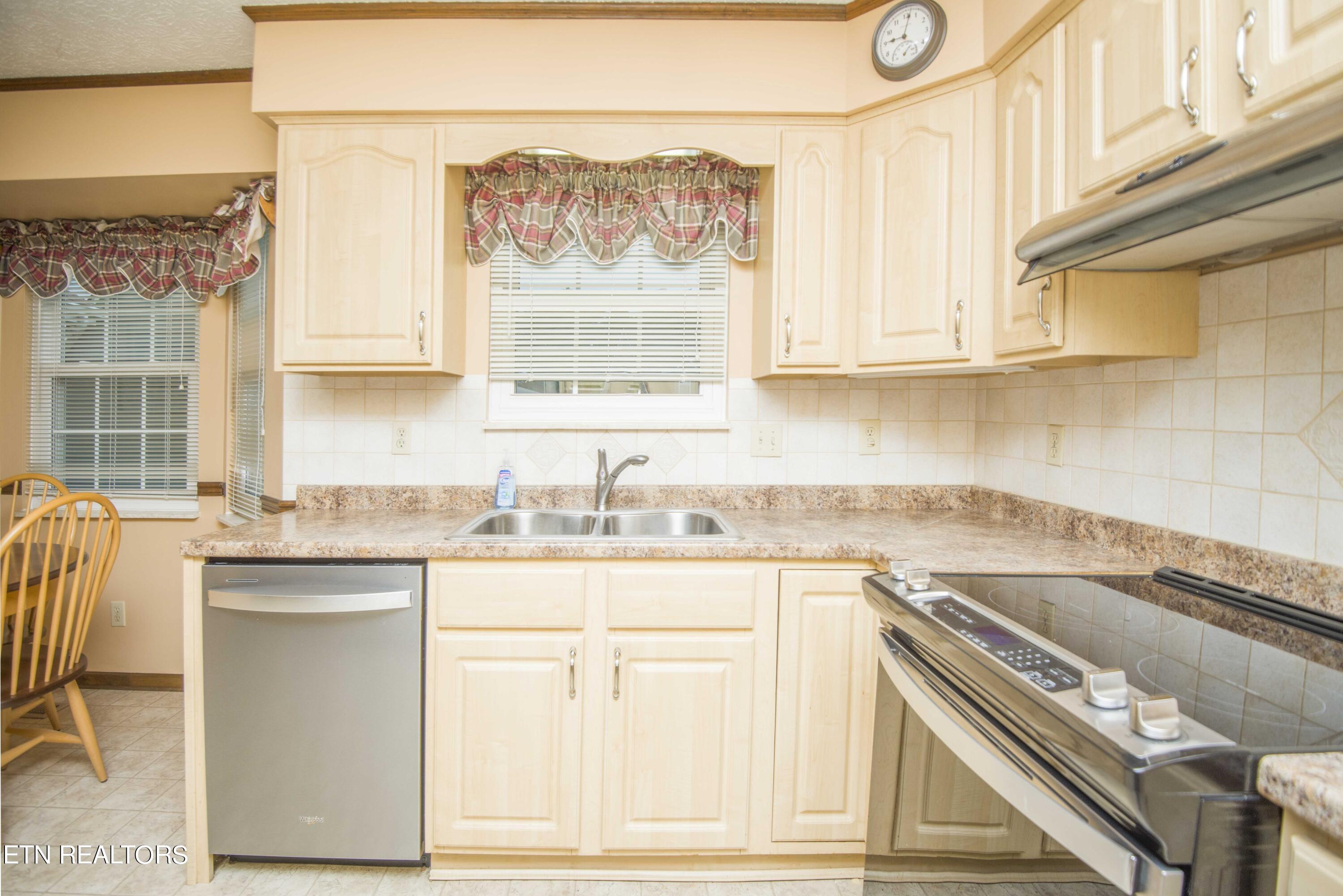 7004 Chartwell Road Knoxville, TN 37931 - Photo 19 of 46 kitchen 3_1