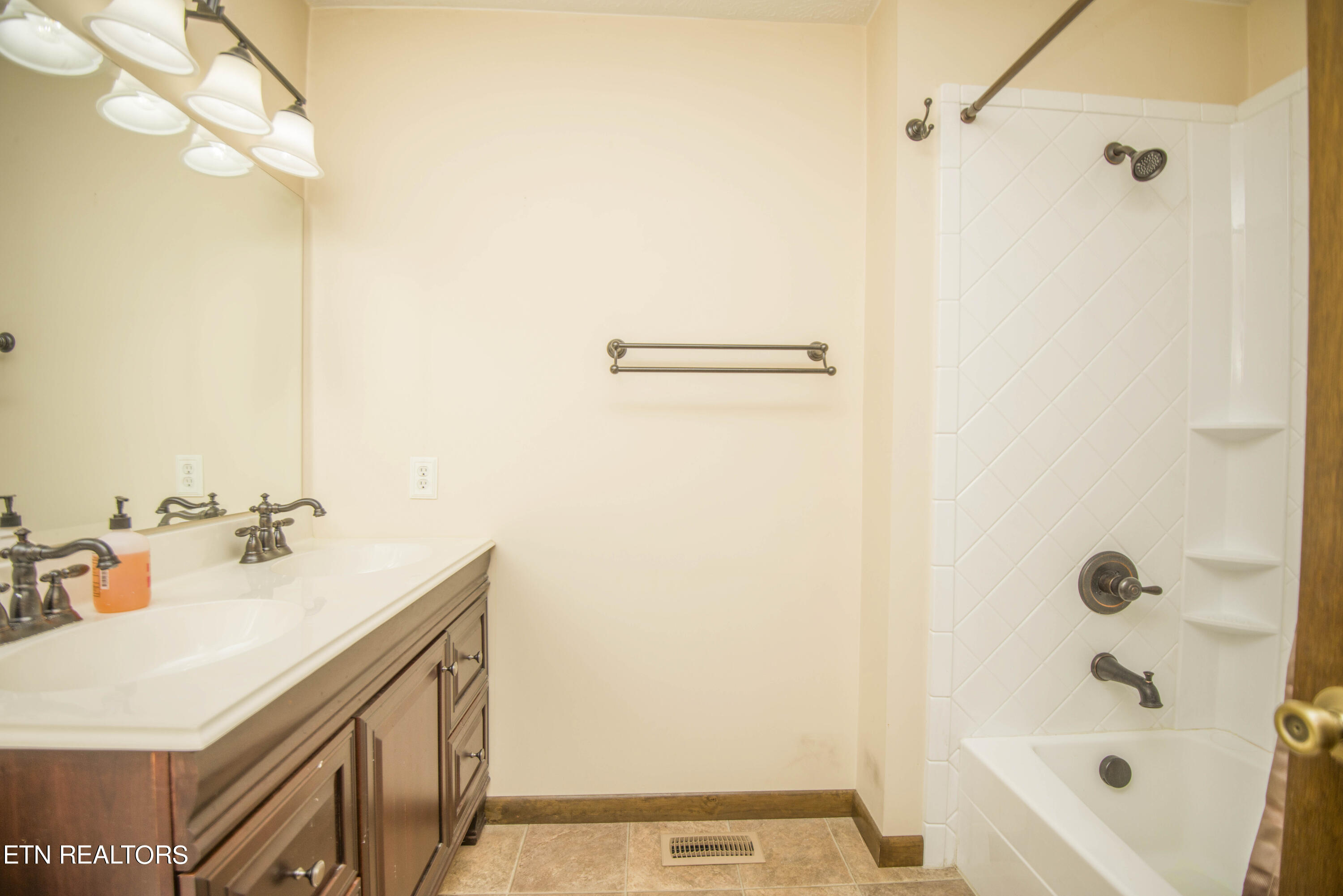 7004 Chartwell Road Knoxville, TN 37931 - Photo 33 of 46 second bath_1