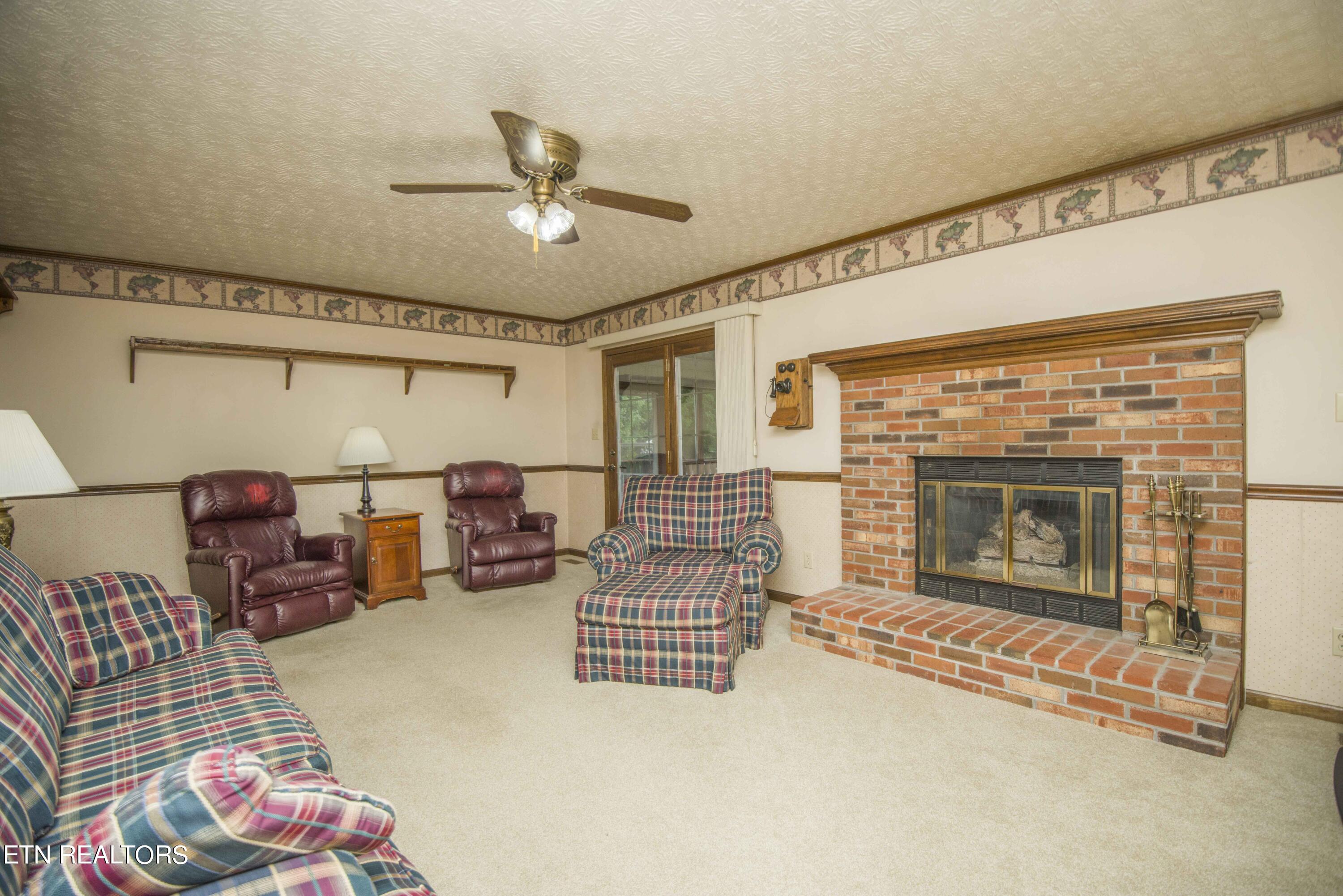 7004 Chartwell Road Knoxville, TN 37931 - Photo 6 of 46 living 1_1