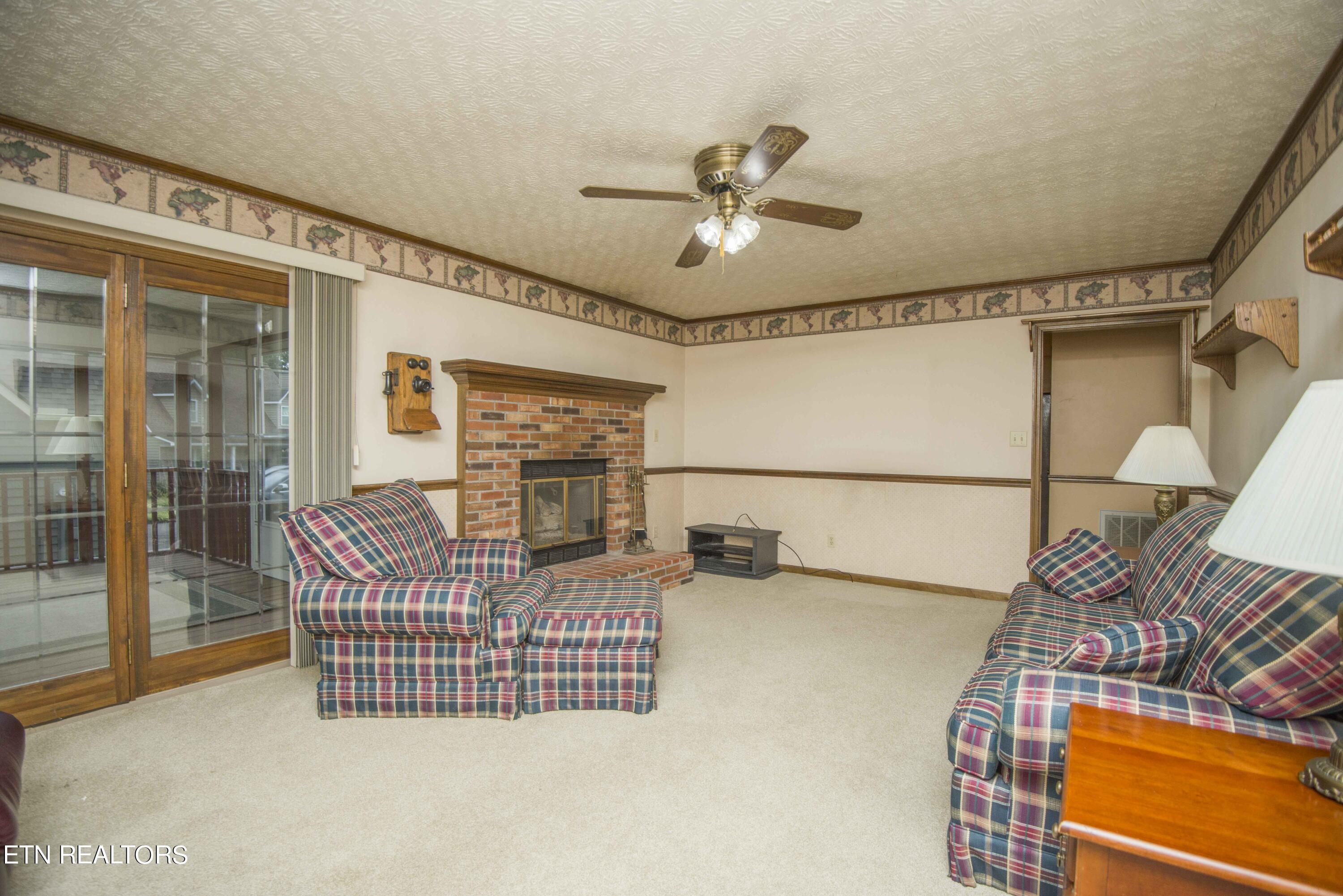 7004 Chartwell Road Knoxville, TN 37931 - Photo 8 of 46 living 3_1
