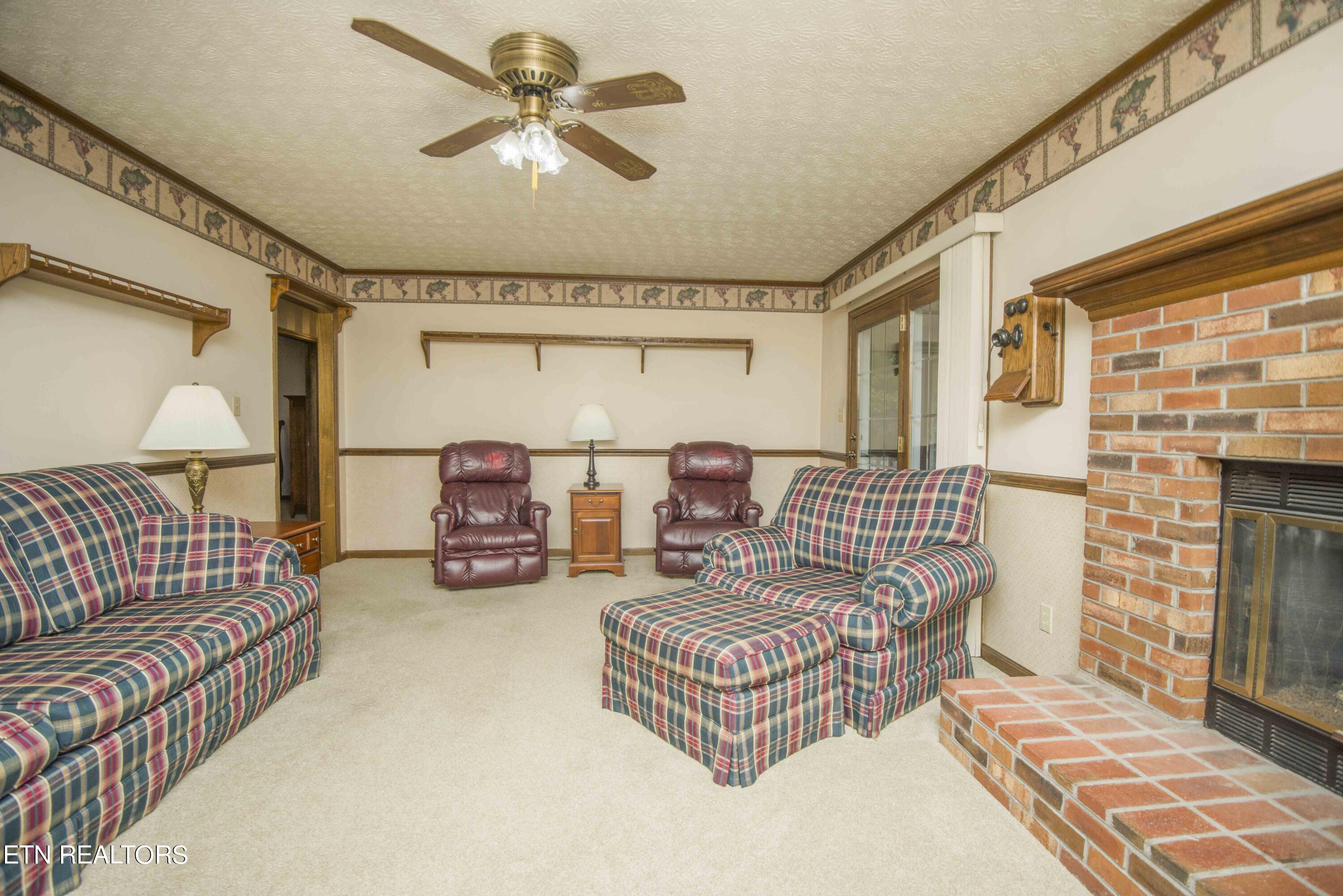 7004 Chartwell Road Knoxville, TN 37931 - Photo 9 of 46 living_1