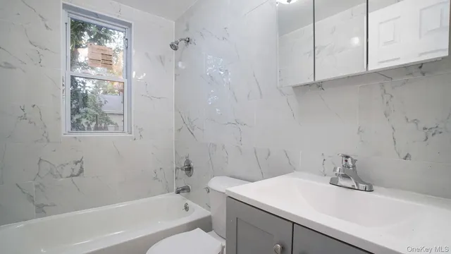 $850,000 | 3965 Duryea Avenue | Edenwald