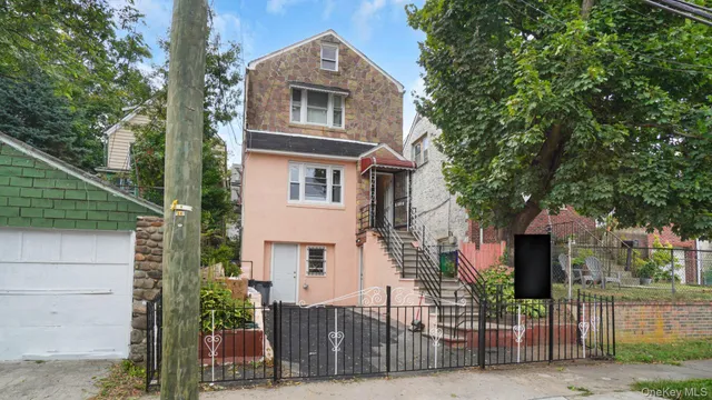 $850,000 | 3965 Duryea Avenue | Edenwald