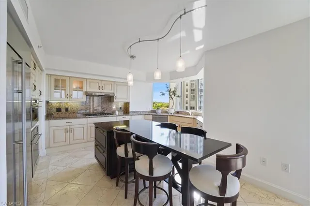 $3,275,000 | 6597 Nicholas Boulevard, Unit 601, Naples, FL 34108