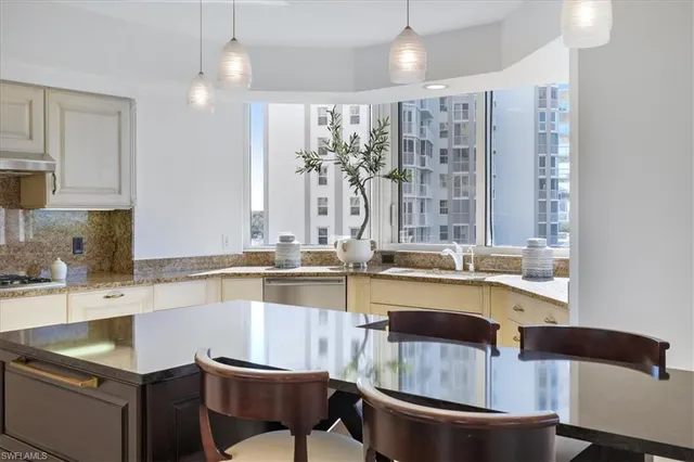 $3,275,000 | 6597 Nicholas Boulevard, Unit 601, Naples, FL 34108