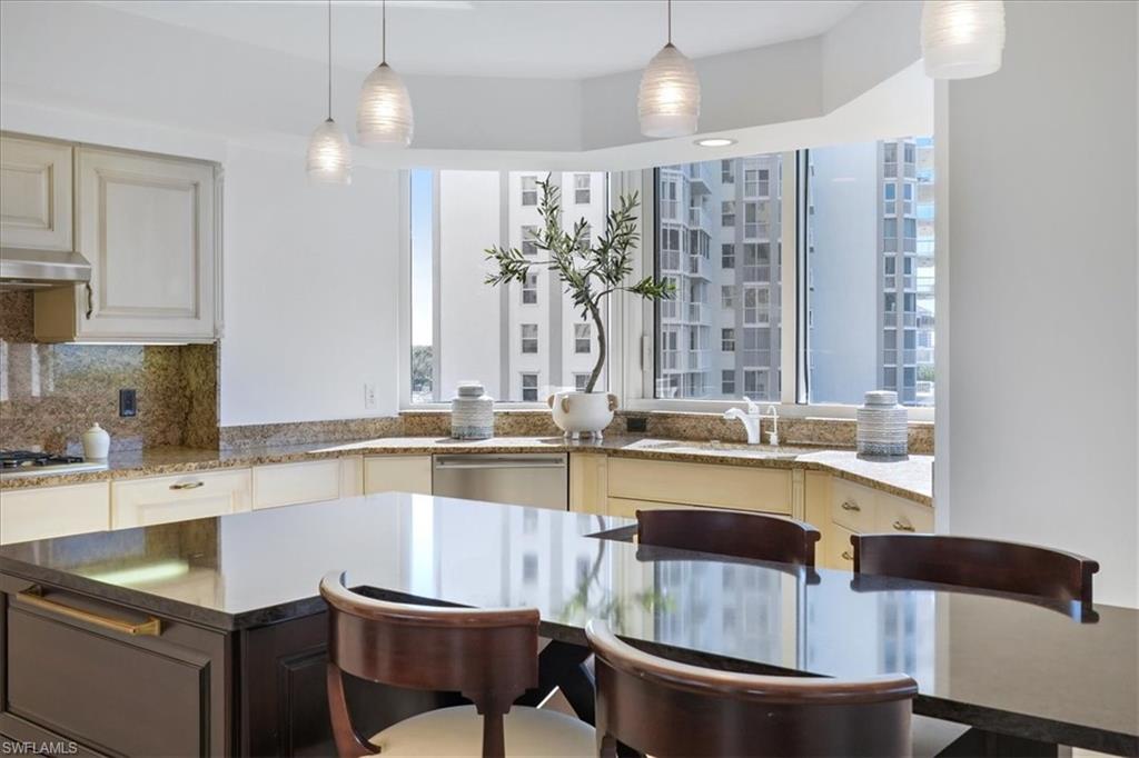 6597 Nicholas Boulevard, Unit 601 Naples, FL 34108 - Photo 17 of 49