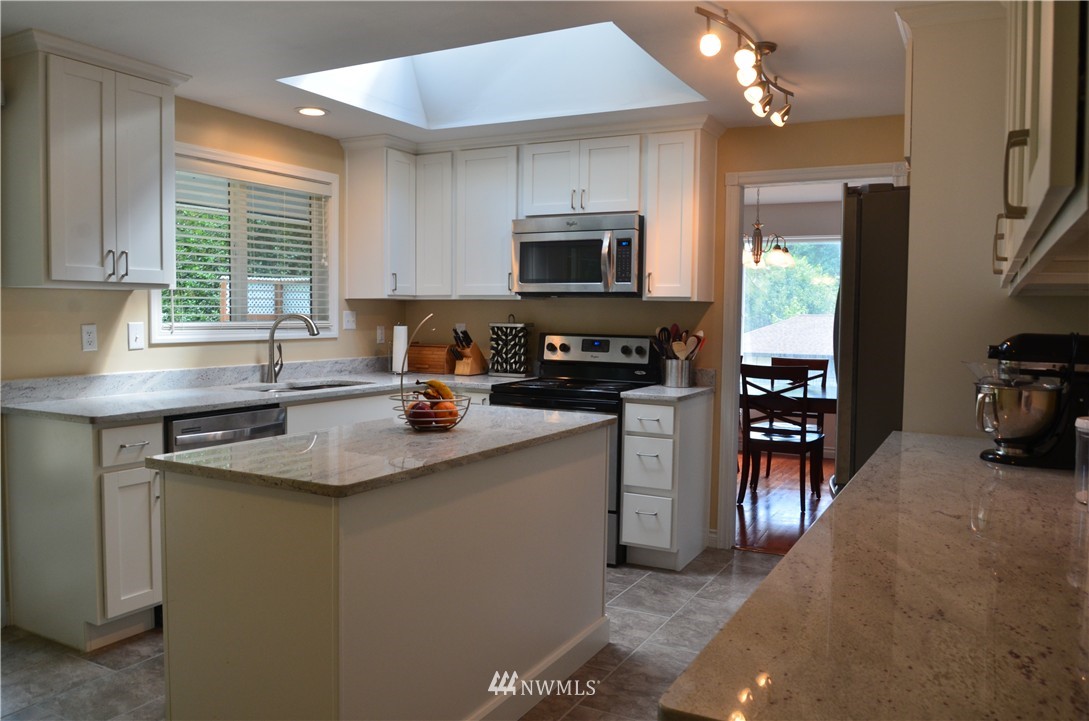 3606 Bledsoe Avenue Bremerton, WA 98310 - Photo 3 of 23