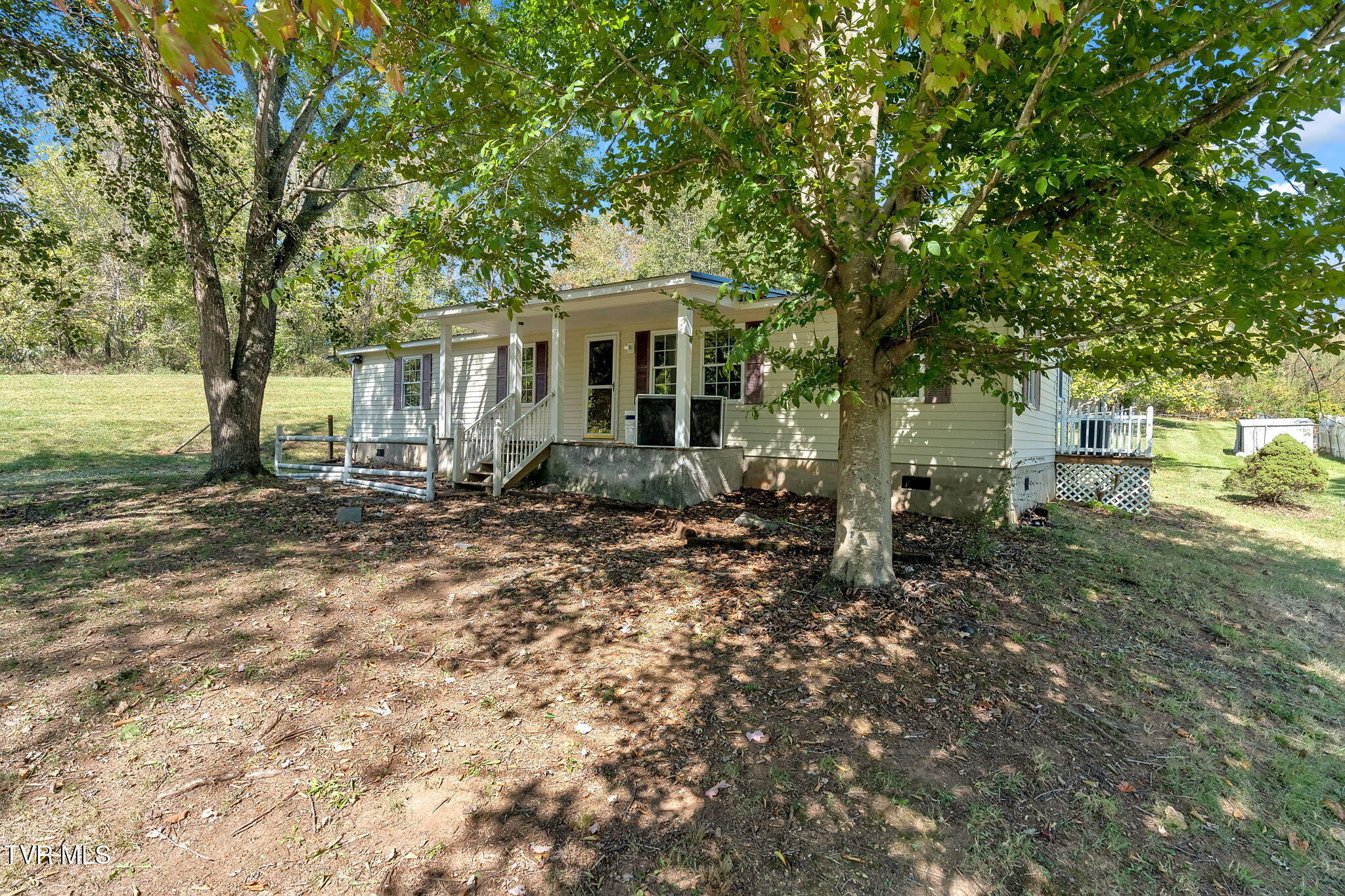 170 Hall Road Jonesborough, TN 37659 - Photo 2 of 29 27-web-or-mls-DSC08067