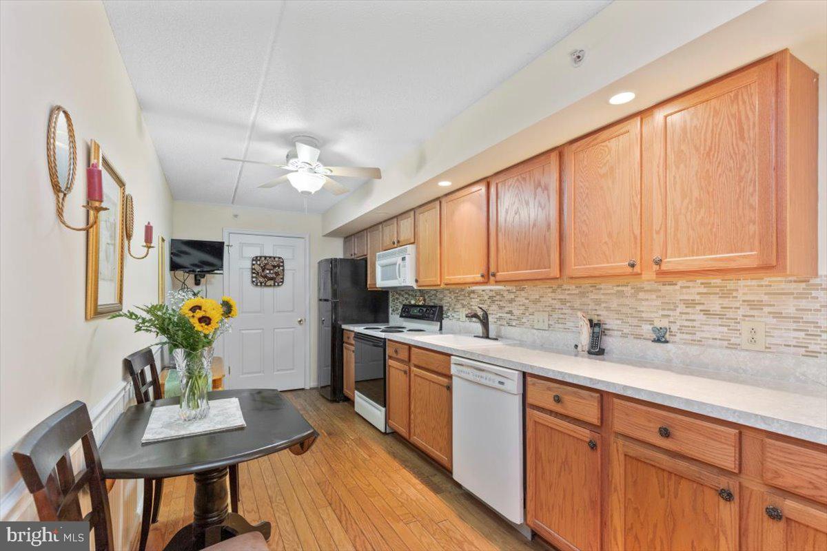 415 Brandon Road, Unit 415 Eagleville, PA 19403 - Photo 13 of 35 Kitchen