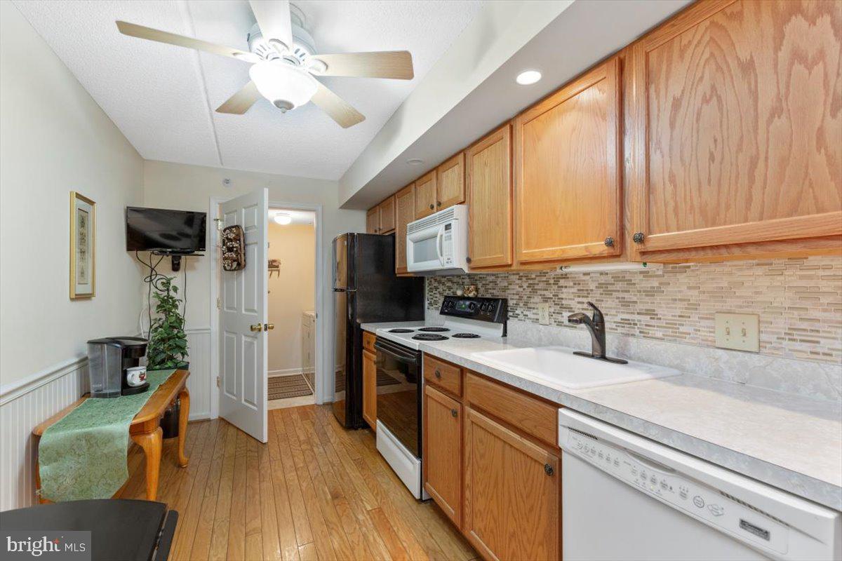 415 Brandon Road, Unit 415 Eagleville, PA 19403 - Photo 16 of 35 Kitchen