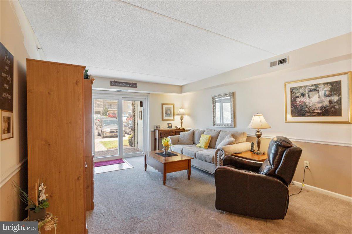 415 Brandon Road, Unit 415 Eagleville, PA 19403 - Photo 7 of 35 Living Room