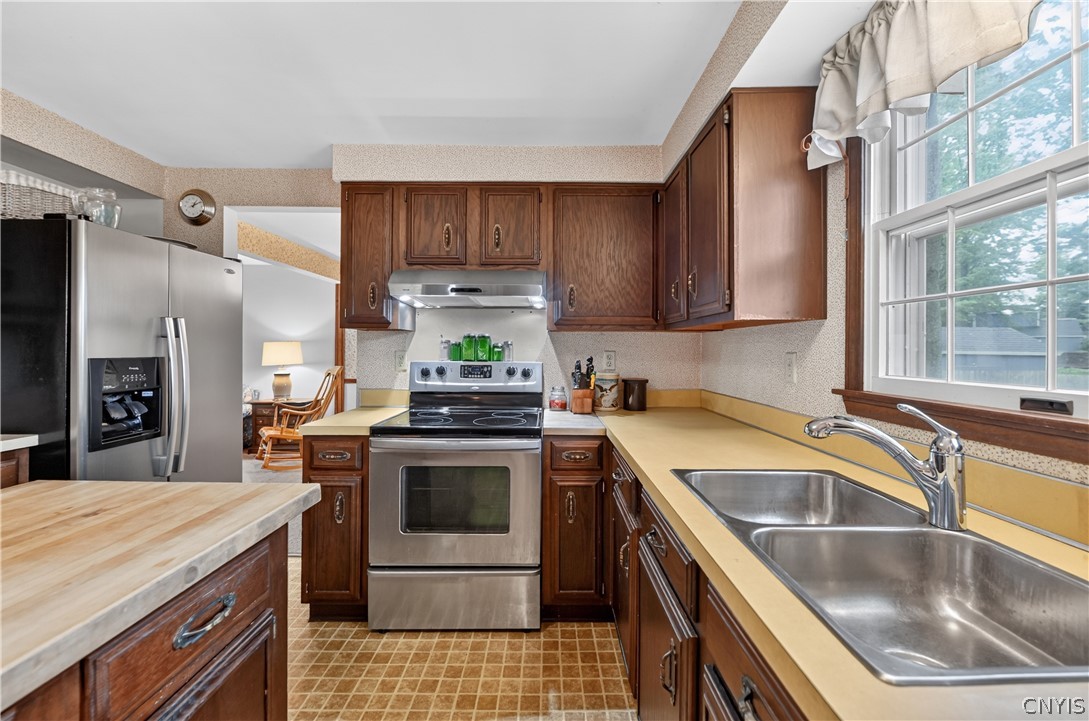 8086 Princess Path Clay, NY 13090 - Photo 8 of 32 Gallery Image 8