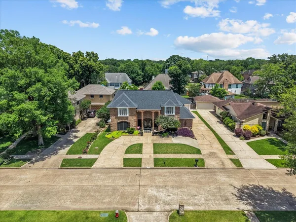 $419,000 | 1622 West Hedgecroft Drive, El Lago, TX 77586